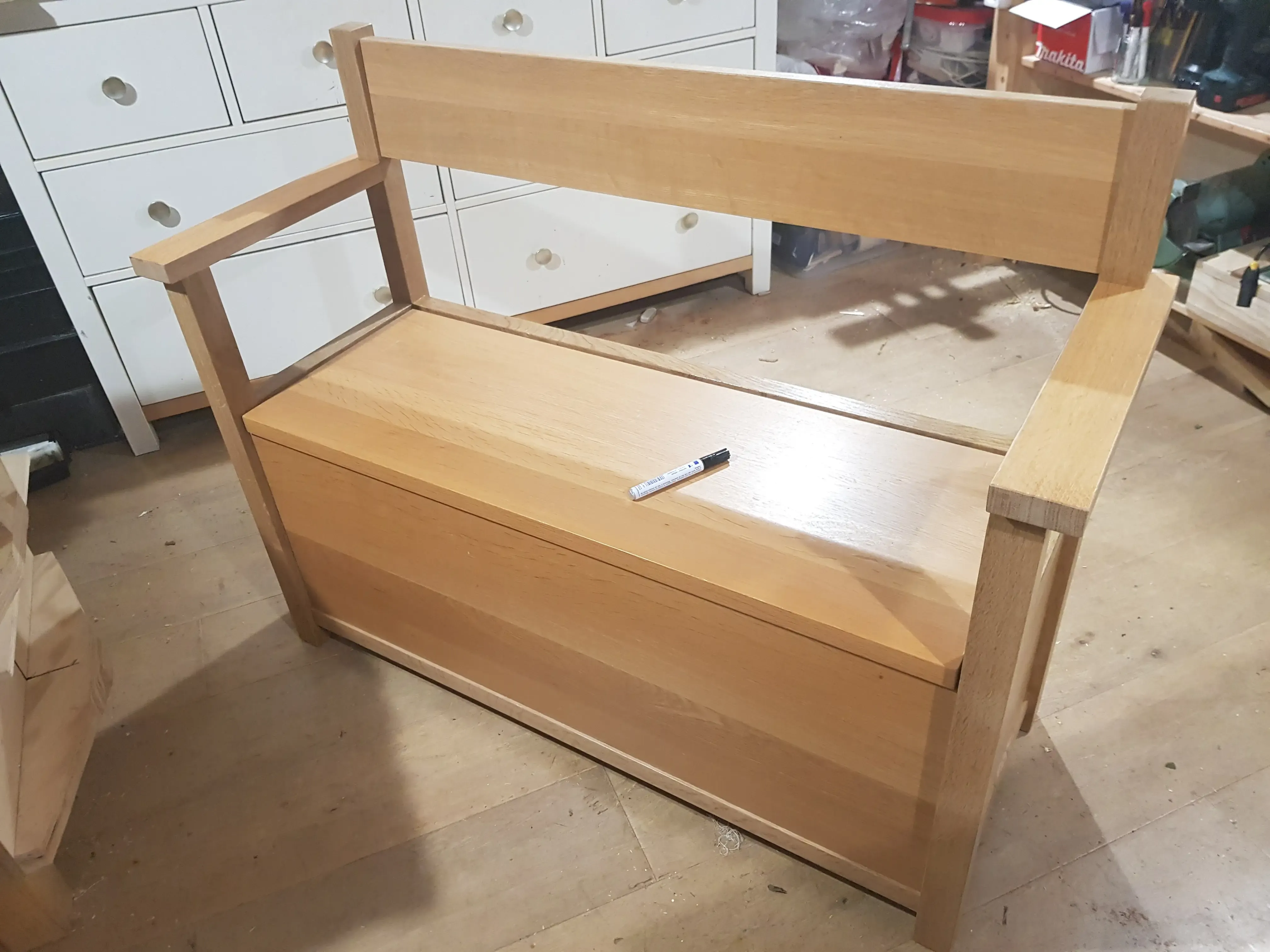 https://cms.joppekoers.nl/projects/090-wooden-storage-sofa/00.webp